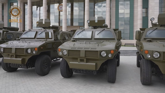 푸틴 최측근 中장갑차 '타이거' 공개…러, 중국산 무기 투입하나 