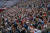  '빌리 그래함 전도대회 50주년 기념대회'에는 전국에서 올아온 7만 명의 기독교인이 참가했다. 사진 극동방송