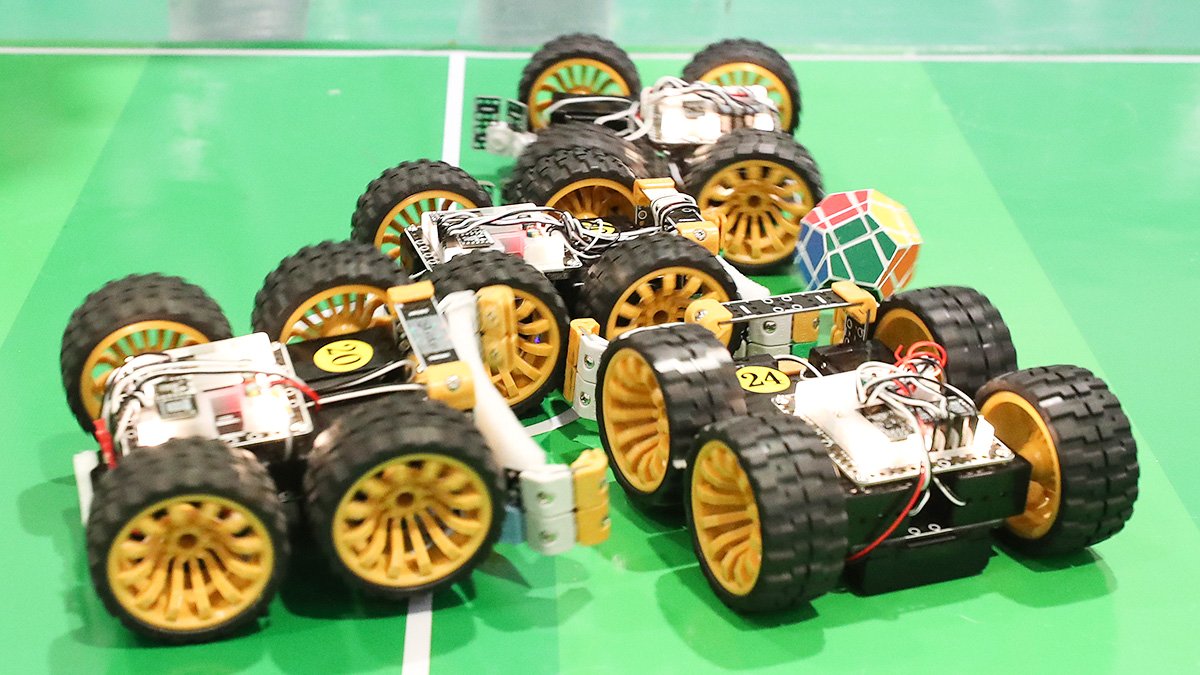 안양사이버과학축제에서 로봇축구 대회가 진행되고 있다. 뉴스1