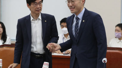 김남국 교육위 참석하자…與 “국회 망가져” 野 “품격 지켜라”