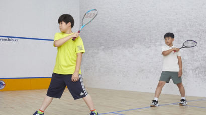 [소년중앙] 벽 보고 공 치는 스쿼시로 체력은 올리고 스트레스는 낮춰볼까