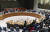 유엔 안전보장이사회가 2017년 11월 22일 뉴욕 유엔본부에서 회의를 열고 대북 유류 공급을 대폭 줄이는 내용 등을 포함한 '대북제재결의 2397호'를 만장일치로 채택하는 모습. 신화사, 연합뉴스