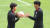 축구대표팀 이강인(왼쪽)과 손흥민이 15일 부산 아시아드주경기장에서 열린 훈련 도중에 공을 주고받고 있다. 뉴스1