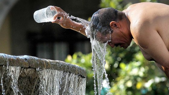 역대급 '열 받은' 지구의 역습…주말 35도 폭염, 한반도 덮친다 | 중앙일보