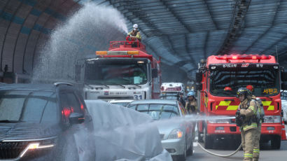 [사진] 방음터널 속 전기차 화재 대비 훈련