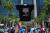 13일(현지시간) 미국 플로리다 마이애미 연방법원 앞에서 ‘도널드 트럼프 전 미국 대통령은 무죄’라고 적힌 티셔츠를 깃대에 꽂아 트럼프 전 대통령의 무죄를 주장하는 그의 지지자. [AFP=연합뉴스]