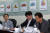 프로농구 고양 데이원의 정경호 단장(가운데)이 16일 서울 강남구 KBL센터에서 고양 데이원의 제명 여부를 결정하기 위해 열린 임시총회에 참석했다. 연합뉴스