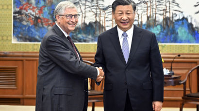 시진핑, 빌게이츠 손잡고 활짝…"올해 中서 만난 첫 미국 친구"