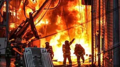 [사진] 대구 서구 재활용 공장서 큰불