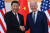 조 바이든 미국 대통령(오른쪽)과 시진핑 중국 국가주석이 지난해 11월 14일(현지시간) 주요 20개국(G20) 정상회의가 열린 인도네시아 발리섬의 휴양지 누사두아에서 만나 확대 정상회담에 앞서 악수하고 있다. AFP=연합뉴스