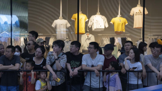 나이키도 앞질렀다…중국서 불티나게 팔린 25만원 운동화