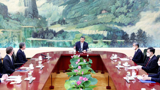 시진핑, 상석에 앉아 블링컨 만났다…폼페이오 때와 다른 풍경 왜