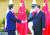 사진은 지난해 11월 인도네시아 발리의 한 호텔에서 열린 한중 정상회담에서 악수를 나누는 윤석열 대통령과 시진핑 중국 국가주석. 연합뉴스