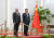 중국을 방문한 미겔 디아즈카넬 쿠바 대통령이 지난해 11월 25일 베이징의 인민대회당에서 시진핑 중국 국가주석과 포즈를 취하고 있다. EPA=연합뉴스