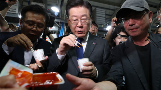 이재명 만난 주문진 상인 "日원전도 문제지만, 폐기물 시설부터"