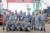 지난 22일 베트남 중부 칸호아성에 위치한 현대베트남조선 현장에서 정기선 HD현대 사장(뒷줄 왼쪽에서 다섯째)이 직원들과 기념 촬영을 하고 있다. 사진 HD현대
