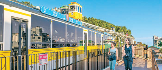 [시선집중] 친환경 해변열차와 스카이캡슐, 부산의 대표 핫플레이스로 자리매김