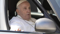 탈장 수술 받은 프란치스코 교황, 수술 여파로 연설 생략…"마취 영향"