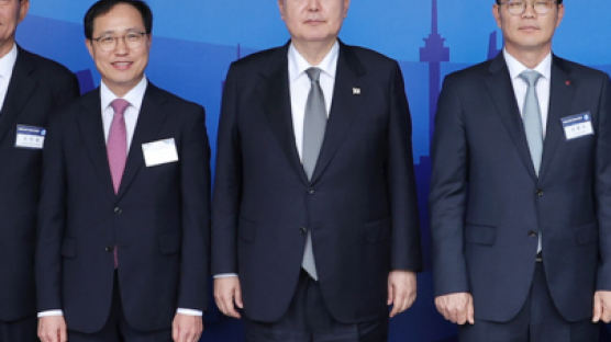 윤 대통령 “한국은 베트남의 최대 투자국” 트엉 주석 “대외 정책서 한국 중시”