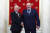 블라디미르 푸틴 러시아 대통령(왼쪽)과 알렉산드르 루카셴코 벨라루스 대통령이 악수하고 있다. AFP=연합뉴스