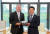 정의선 회장이 지난 23일 레 꾸언 총장과 만난 뒤 사진촬영을 했다. [사진 현대차그룹]