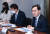 이창양 산업통상자원부 장관이 지난 2월 서울 소공동 롯데호텔에서 닛카쿠 아키히로 도레이 CEO와 면담하고 있다. 산업통상자원부 제공