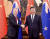 27일 시진핑 중국 국가주석(오른쪽)이 크리스 힙킨스(왼쪽) 뉴질랜드 총리와 베이징 인민대회당에서 만나 악수하고 있다. 신화=연합뉴스