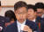 최재해 감사원장이 지난 20일 오후 국회에서 열린 법제사법위원회 전체회의에서 물을 마시고 있다. 연합뉴스