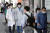 서울대병원 본관에 들어서는 의료진. 의사를 선망하는 인재들이 급증하면서 ‘의대 블랙홀’이란 말까지 나오고 있다. / 사진:연합뉴스