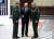 블라디미르 푸틴 러시아 대통령(가운데)이 지난해 12월 국방부 지휘부와의 확대회의 후 세르게이 쇼이구 국방장관(오른쪽), 발레리 게라시모프 군 참모총장과 대화하고 있다. AFP=연합뉴스