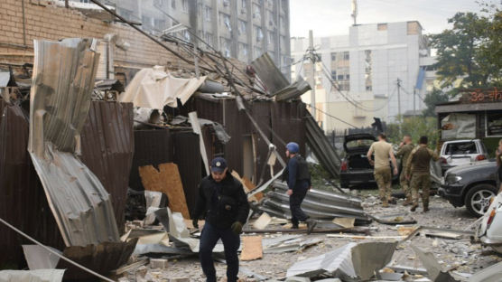 러시아, 우크라 도심 미사일 쐈다…식당에 있던 4명 사망