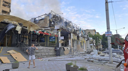 러시아, 우크라 식당 공습 “우크라 장성 2명·장교 50명 제거했다” 