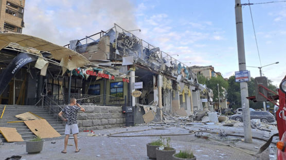 러시아, 우크라 식당 공습 “우크라 장성 2명·장교 50명 제거했다” 
