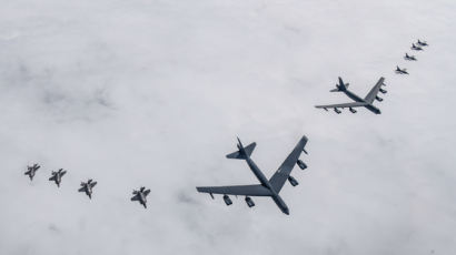 핵잠 입항 2주만에…美, 한반도에 B-52H 전략폭격기 띄웠다