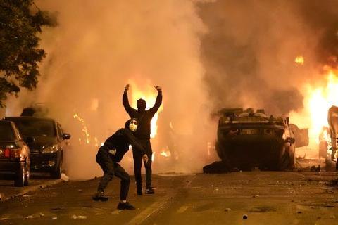 [사진] 경찰 쏜 총에 17세 숨져, 프랑스 전역서 시위