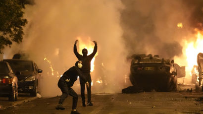 [사진] 경찰 쏜 총에 17세 숨져, 프랑스 전역서 시위