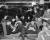 전미자동차노조 조합원들이 1937년 미시간주 플린트의 제너럴 모터스 공장에서 생산을 멈추고 편안히 앉아 시간을 보내는 모습. [사진 생각의힘]