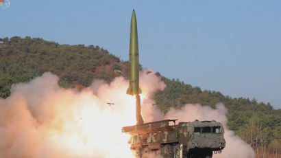 "北 고체연료 미사일 상당수량 남측 겨눠…총 28개 포대 운용"