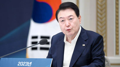 尹 "원전업계 아직도 빈사상태…정부가 제대로 돌아가게 해야"