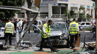 이스라엘 테러소탕 작전…버스정류장에 트럭 돌진, 8명 부상 