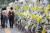 6월 14일 오후 서울 영등포구 KBS 앞에 수신료 분리 징수와 김의철 사장의 사퇴를 촉구하는 근조 화환이 놓여 있다. 연합뉴스
