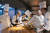 지난달 28일 서울 서초구 반포동 JW 메리어트 호텔 서울의 ‘더 마고 그릴’에서 열린 갈라 디너에서 파스칼 바흐보(왼쪽 두 번째) 셰프가 요리를 준비하고 있다. 사진 JW메리어트호텔 서울