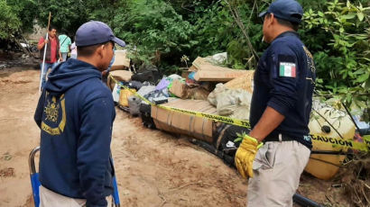 멕시코 협곡 지나던 고속버스 20m 추락…"최소 27명 사망"