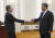지난달 19일 중국 베이징 인민대회당에서 토니 블링컨(왼쪽) 미 국무장관(왼쪽)과 만나는 시진핑 중국 국가주석. 시 주석이 베이징에서 미 국무장관을 만난 건 5년 만이다. AP=연합뉴스