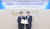 한국전기연구원 김남균 원장(왼쪽)과 중앙대학교 박상규 총장이 학연 교류 협약을 체결하고 있다.