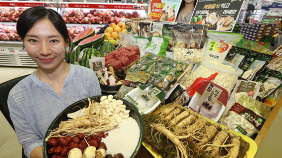 [사진] 초복 닷새 앞으로 … 보양식 재료 29% 할인