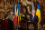 젤렌스키 대통령(왼쪽)과 페트로 파벨 체코 대통령이 6일 프라하에서 공동 기자회견을 하고 있다. EPA=연합뉴스 