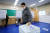 윤석열 대통령이 검찰총장 시절이던 지난 2020년 4월 15일 오전 서울 서초구 원명초등학교에 마련된 투표소에서 제21대 국회의원 선거 투표를 하고 있다. 뉴스1