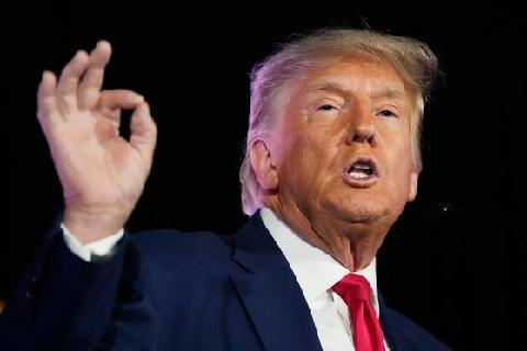 트럼프 초상화에 키스…'뻔뻔한 충성' 부통령 후보, 여성도 3명 
