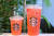 스타벅스 음료의 톨 사이즈(왼쪽)와 트렌타 사이즈를 비교한 모습. 사진 스타벅스 코리아
